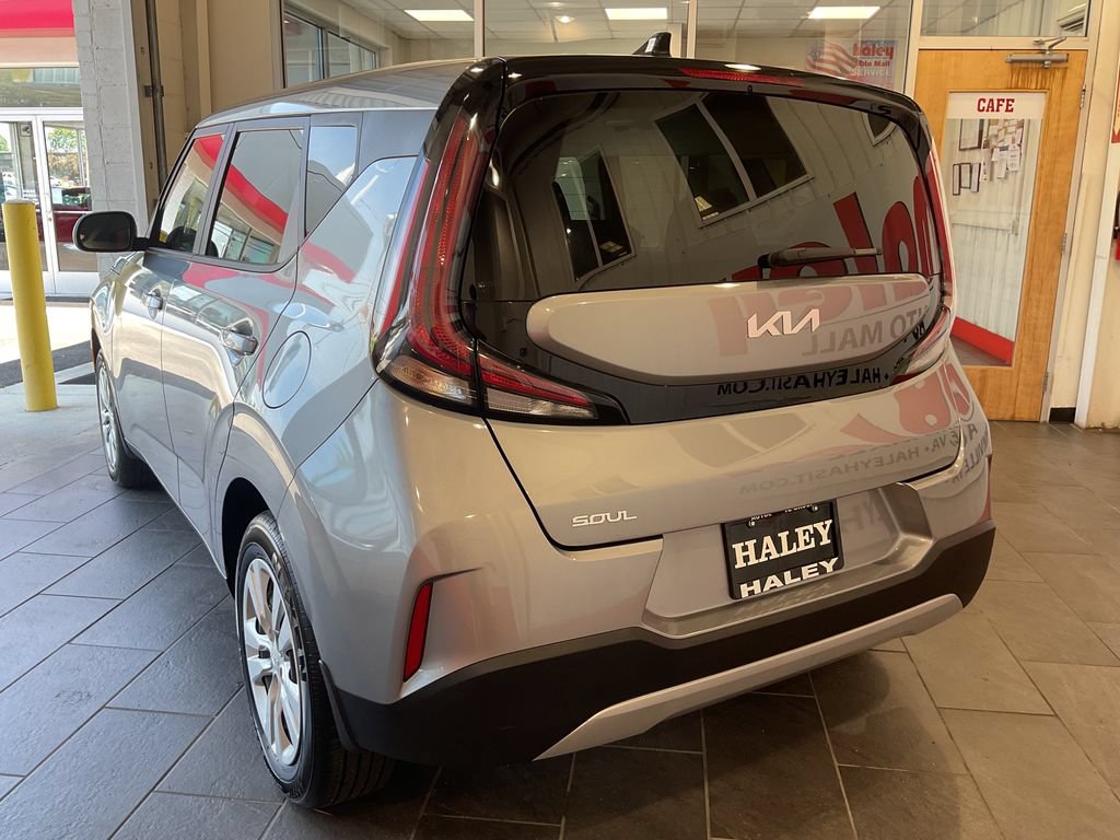 Used 2025 Kia Soul LX FWD image 6