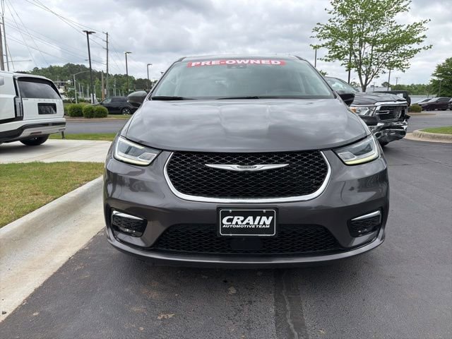 Used 2023 Chrysler Pacifica Touring-L image 2