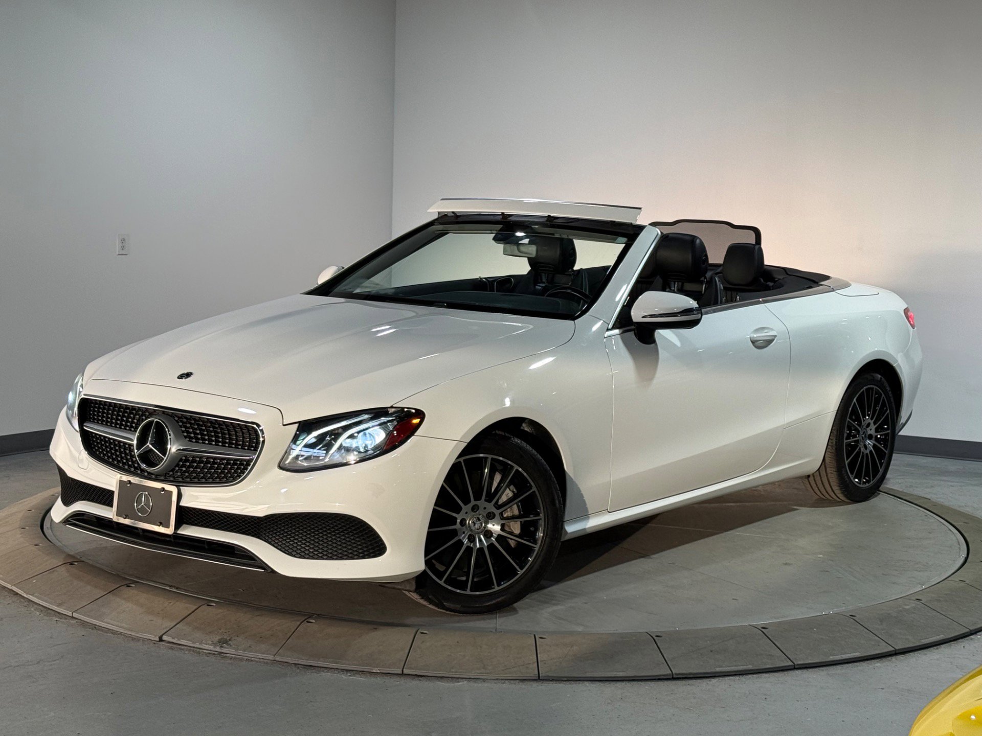 Used 2018 Mercedes-Benz E 400 4MATIC Cabriolet image 4
