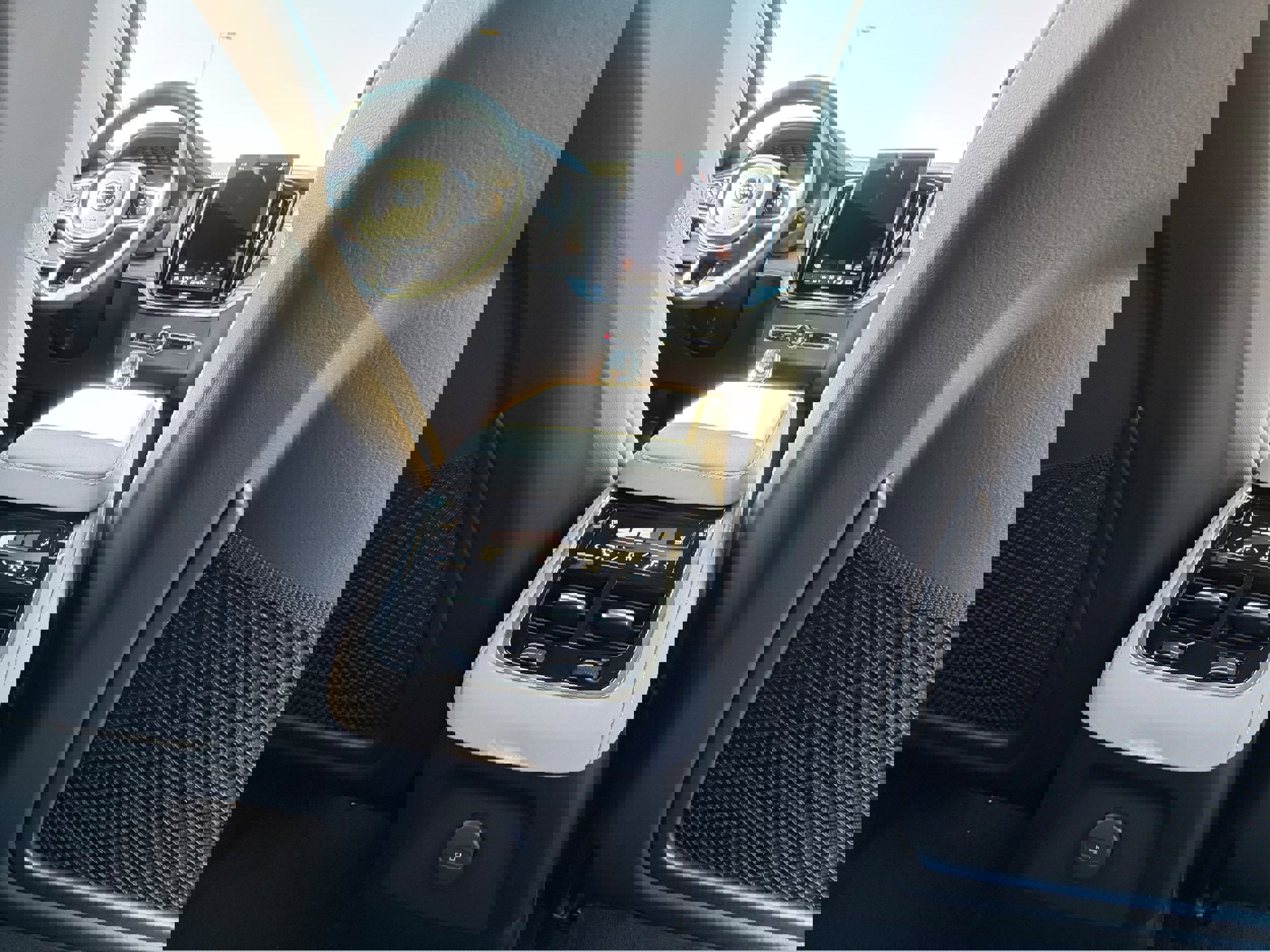 New 2026 Volvo XC90 T8 Plus w/ Protection Package Premier image 12