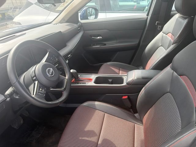Used 2025 Nissan Kicks SR AWD/4WD image 16