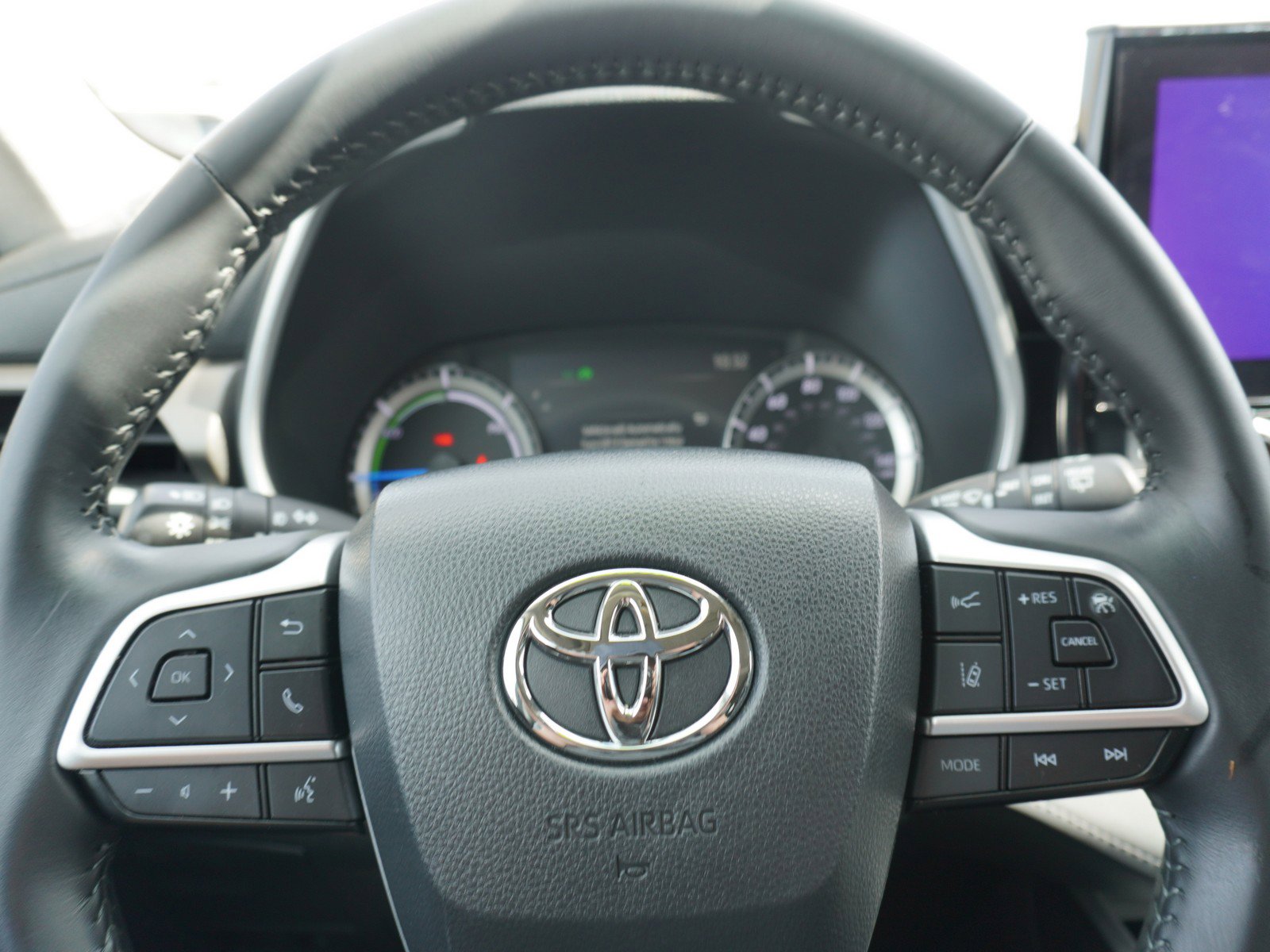 Used 2024 Toyota Highlander XLE image 27