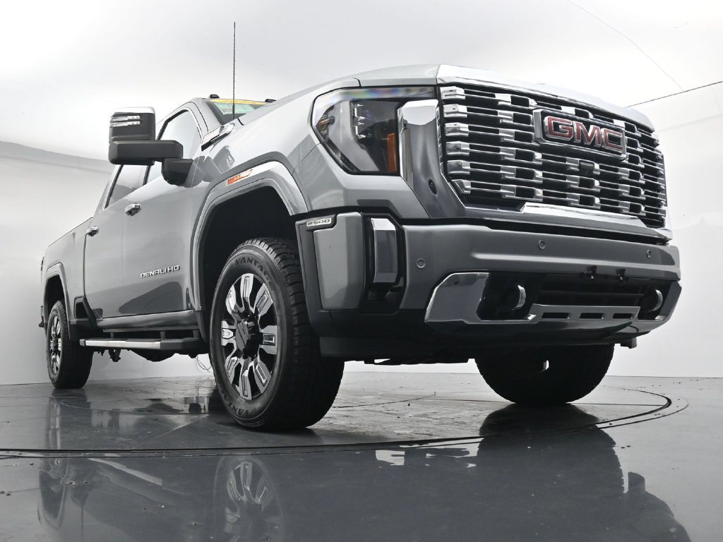 Used 2024 GMC Sierra 2500 Denali w/ Denali Reserve Package AWD/4WD image 32