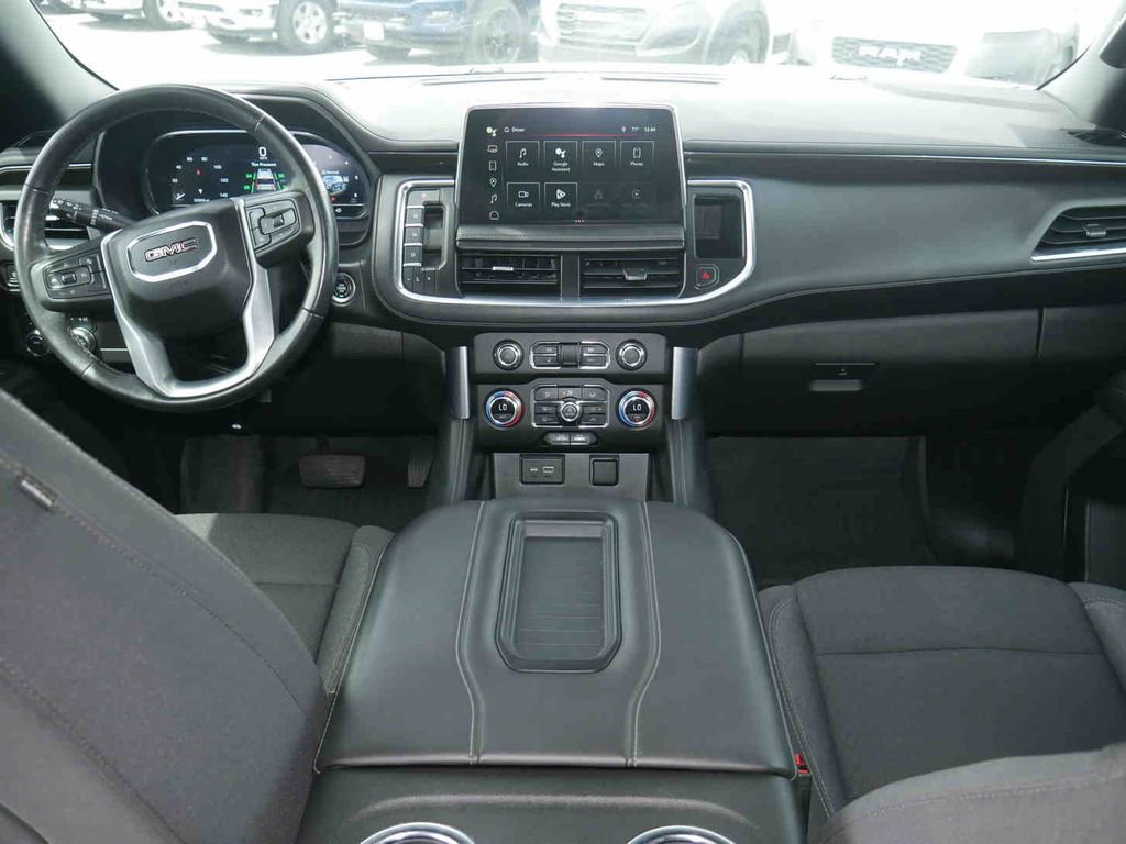 Used 2023 GMC Yukon XL SLE w/ Gmc Pro Safety Plus Package AWD/4WD image 5