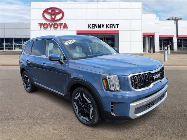 Used 2023 Kia Telluride EX w/ EX Captain's Chair Package