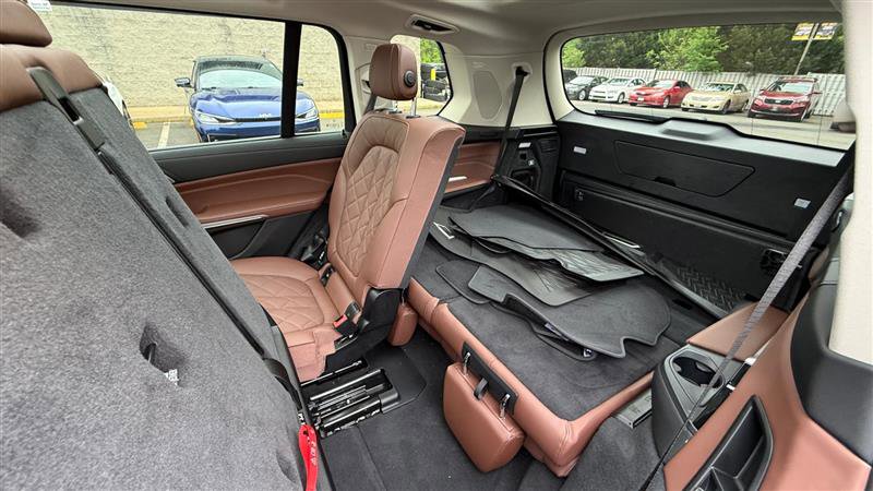 Used 2023 BMW X7 xDrive40i w/ Premium Package AWD/4WD image 44