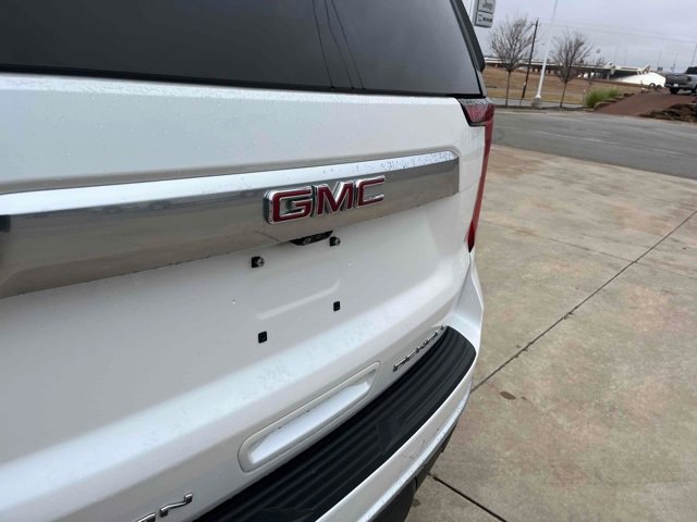 Used 2021 GMC Yukon Denali w/ Denali Premium Package image 13