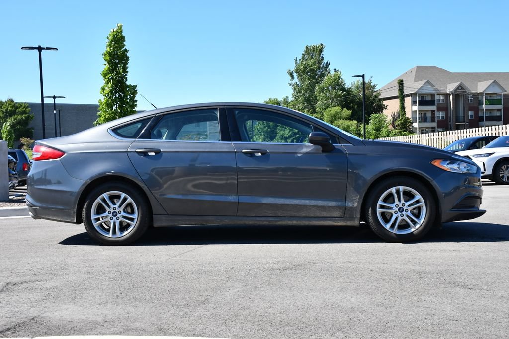 Used 2018 Ford Fusion SE w/ Fusion SE Technology Package FWD image 7
