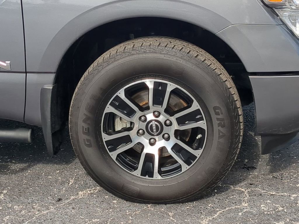 Used 2024 Nissan Titan SV w/ SV Convenience Package image 12