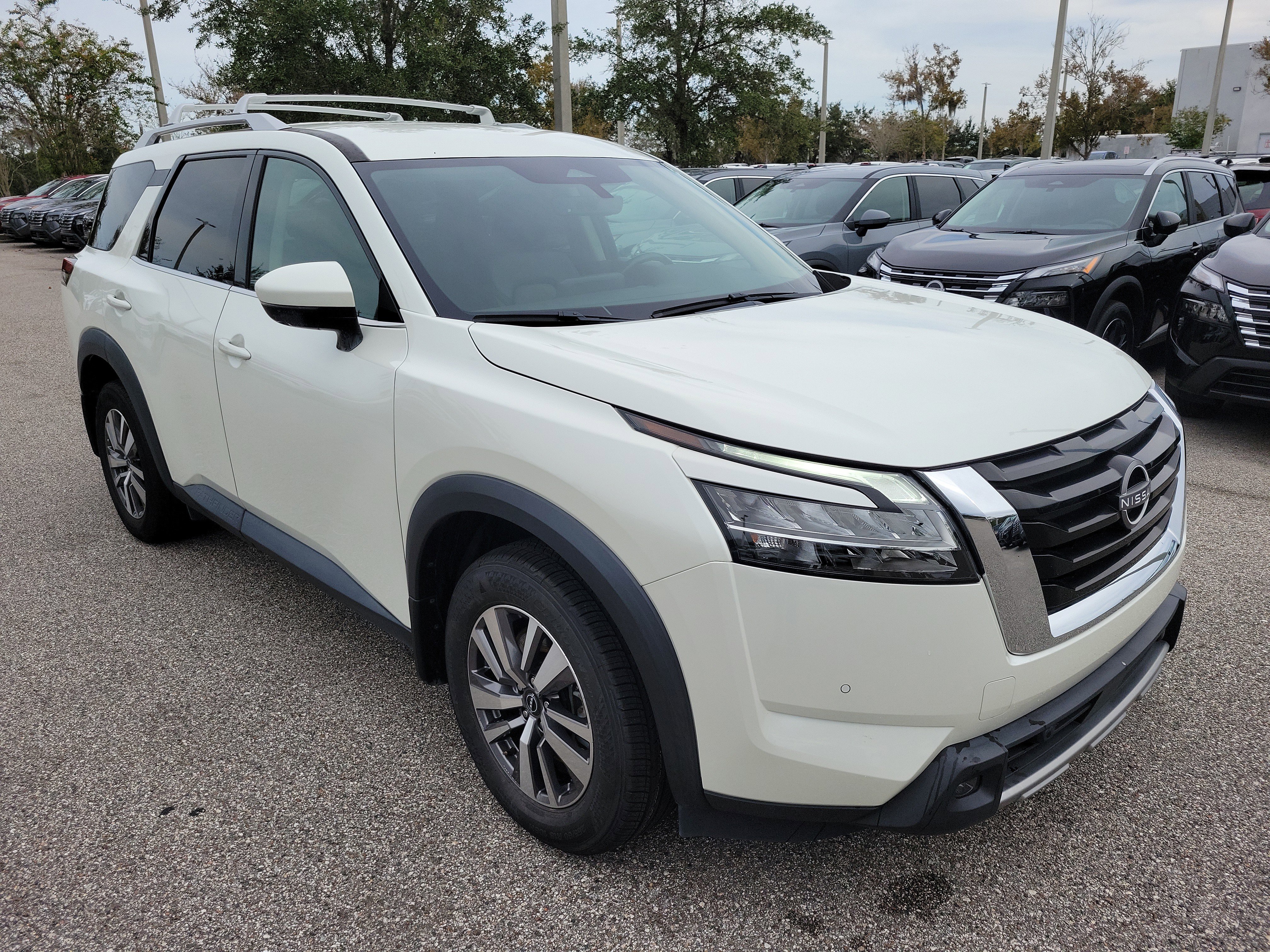 Certified 2023 Nissan Pathfinder SL w/ Cargo Package image 3