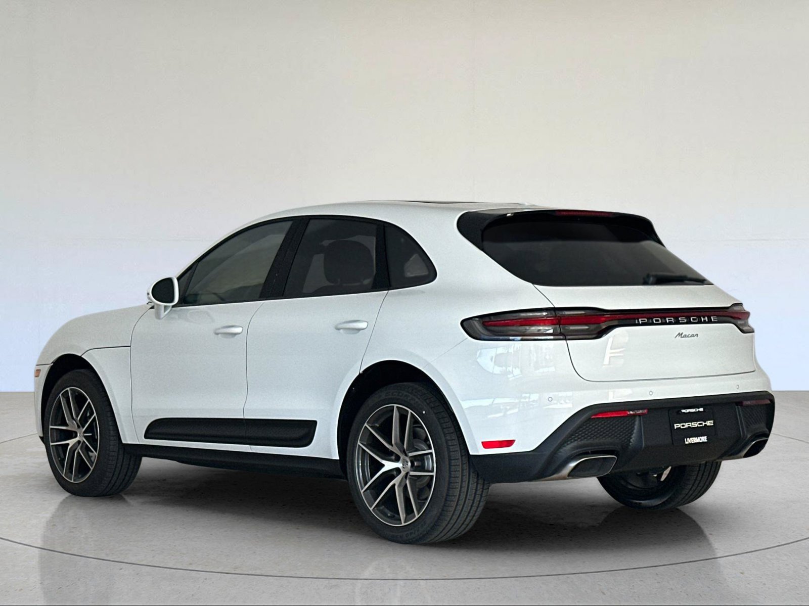 New 2026 Porsche Macan AWD/4WD image 3