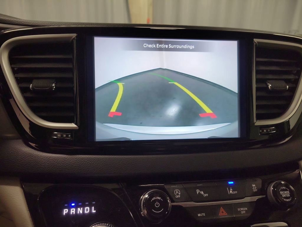 Used 2024 Chrysler Pacifica Touring-L FWD image 16