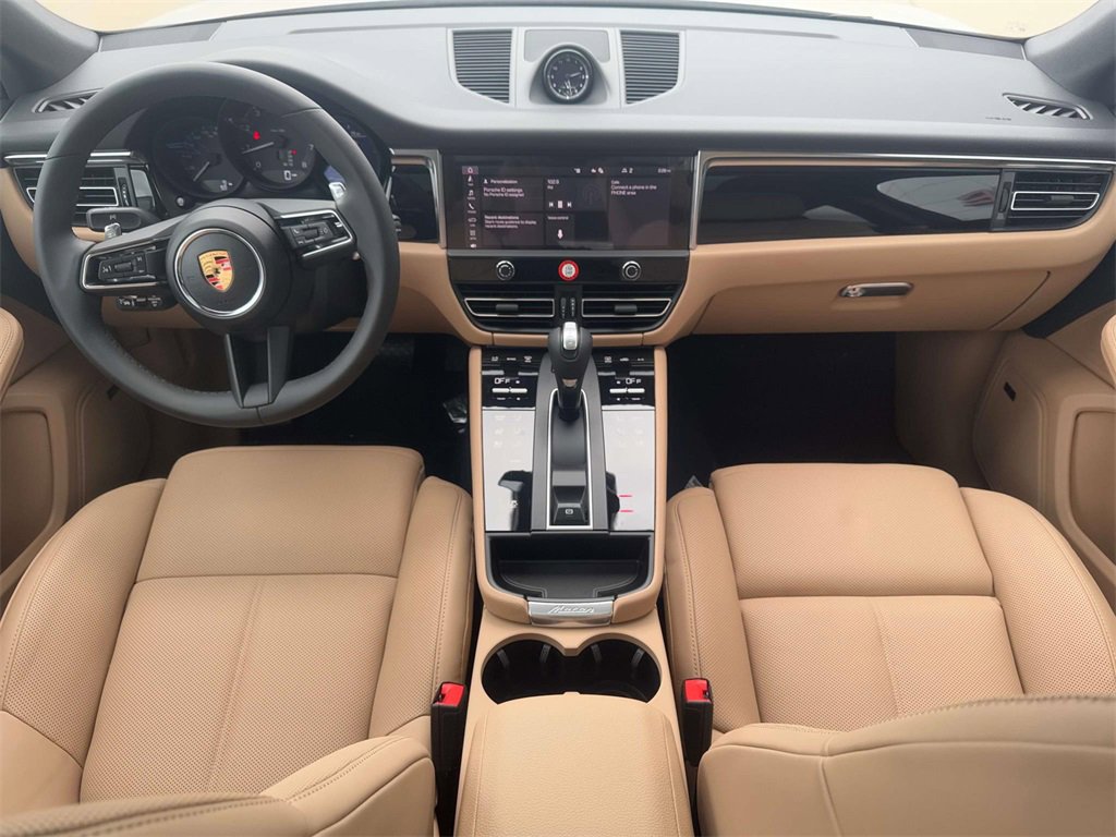 Used 2025 Porsche Macan image 18