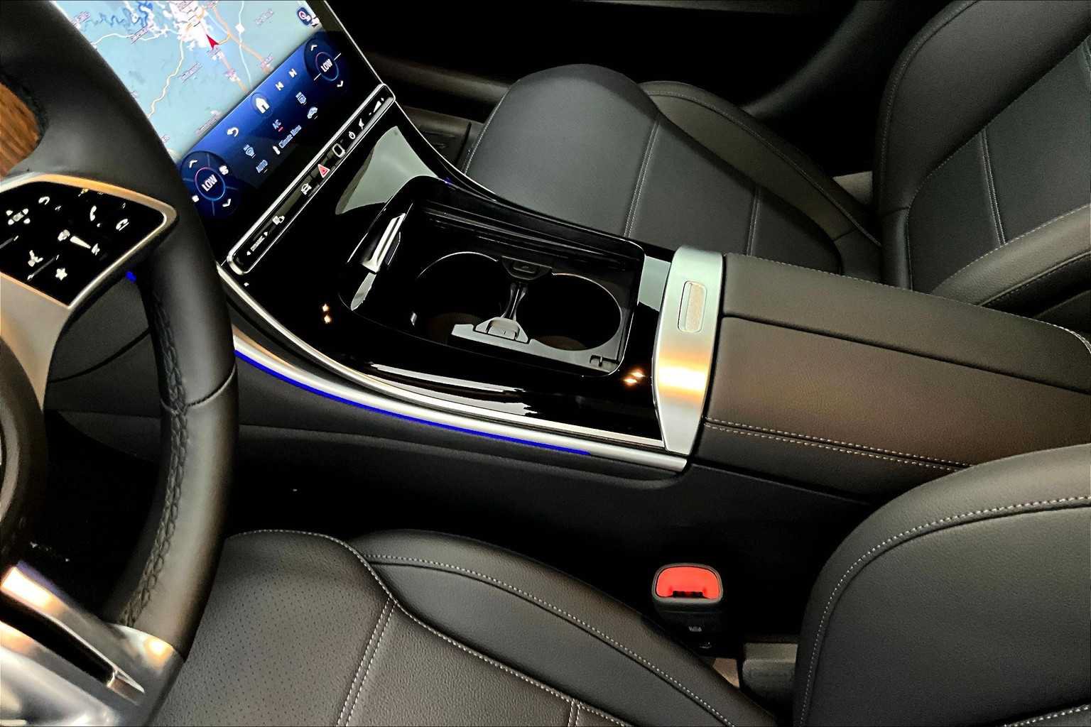 New 2025 Mercedes-Benz C 300 Sedan image 7