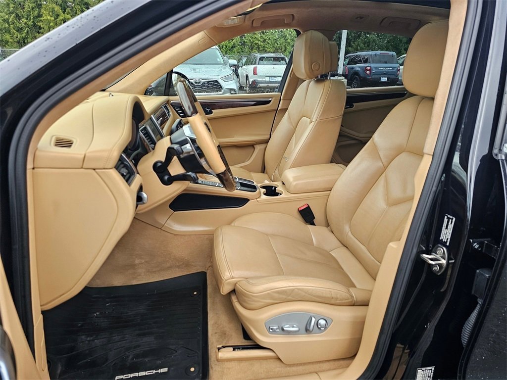 Used 2016 Porsche Macan Turbo image 21