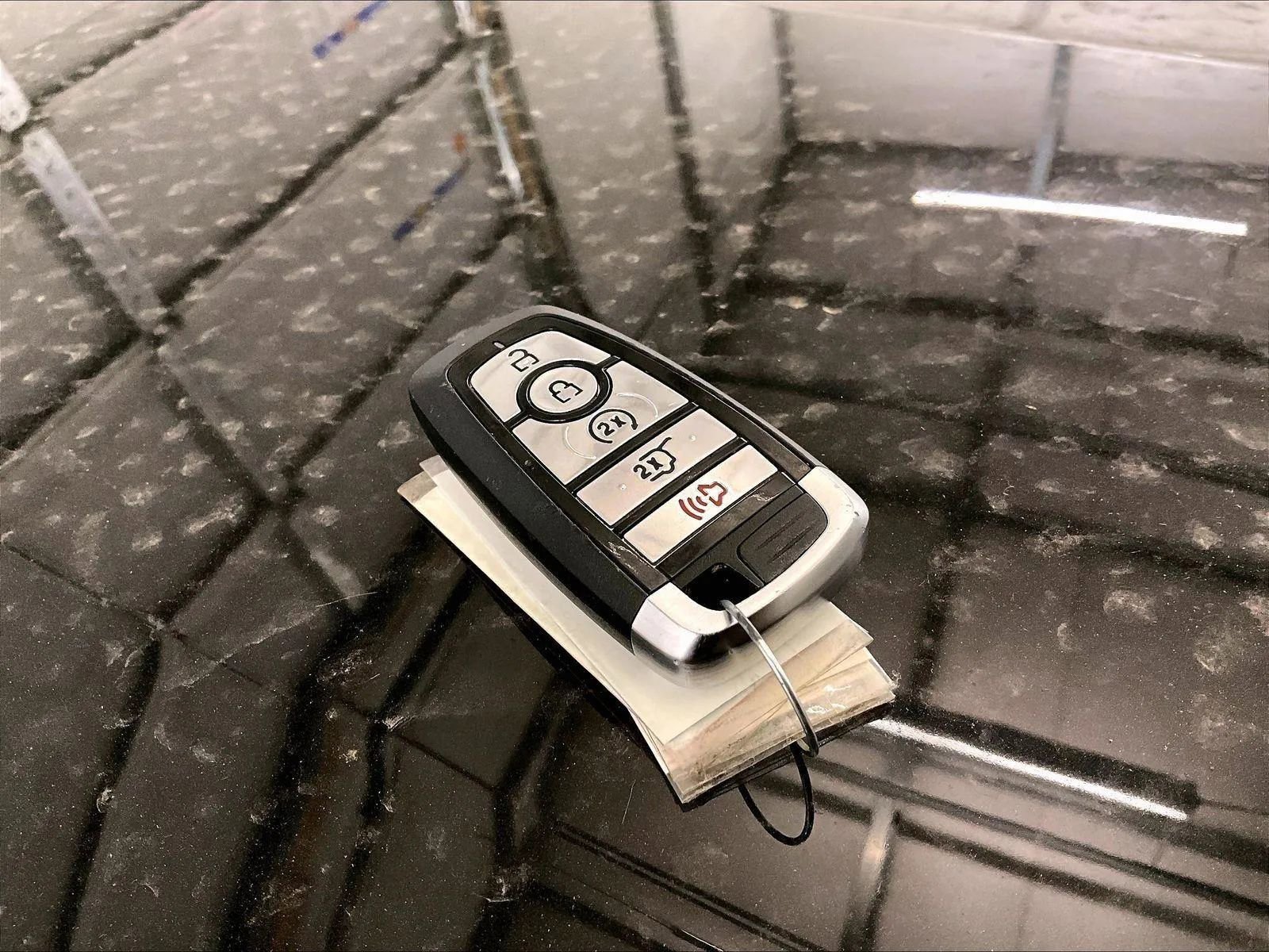 Used 2022 Ford Explorer XLT w/ Equipment Group 202A AWD/4WD image 9