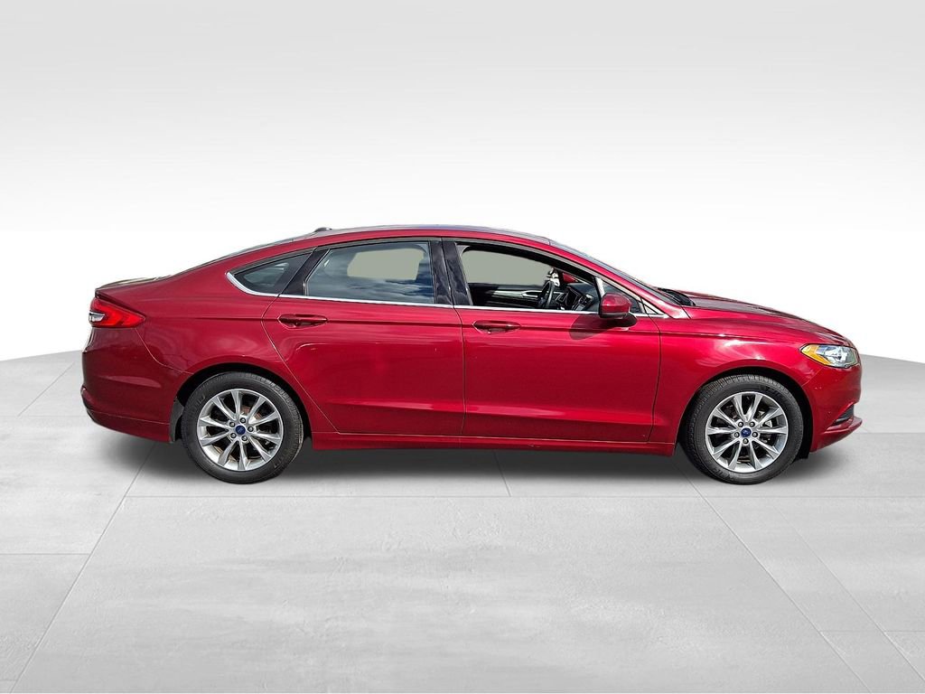 Used 2017 Ford Fusion SE w/ Fusion SE Technology Package FWD image 7