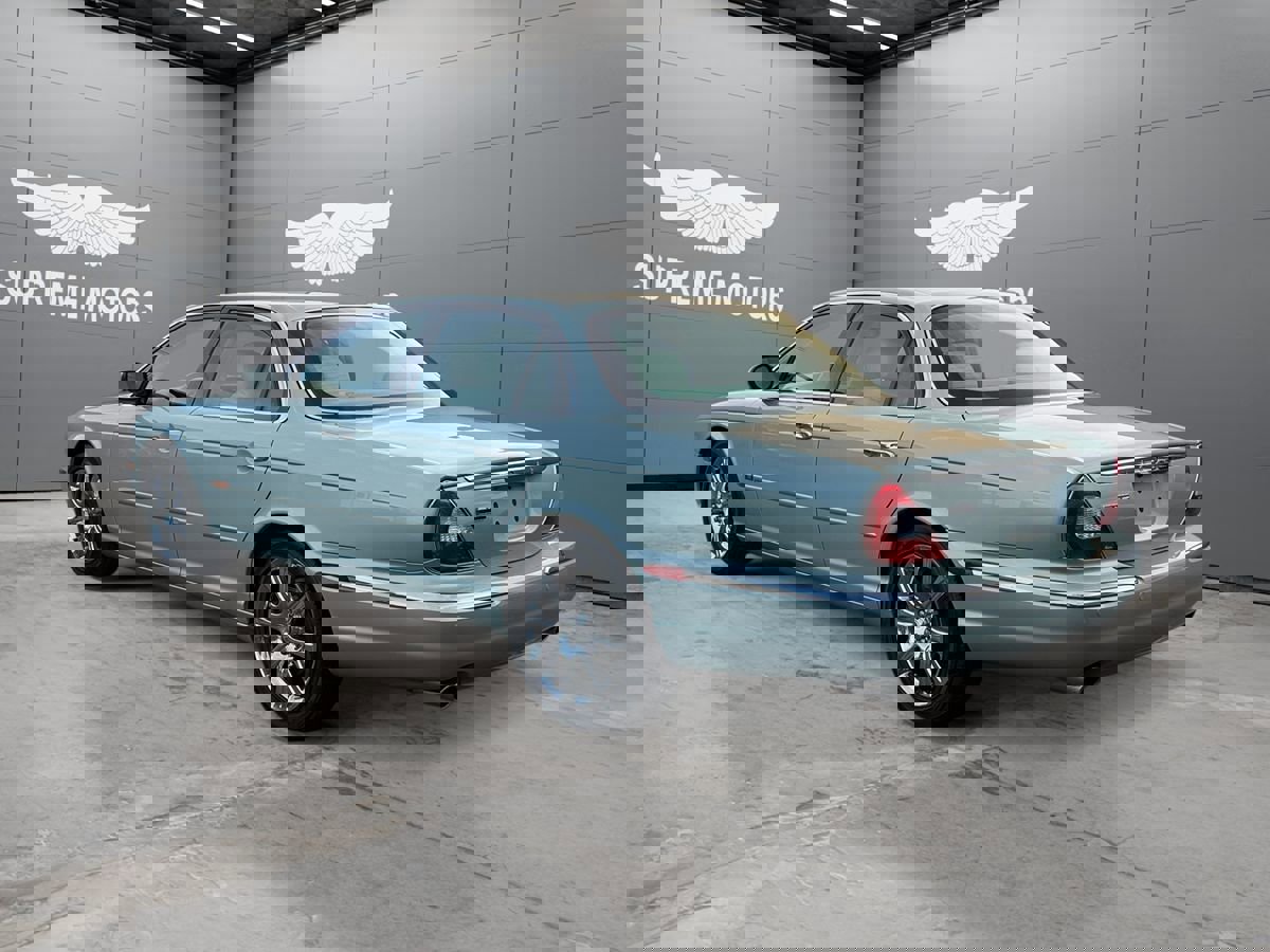 Used 2004 Jaguar XJ8 image 3