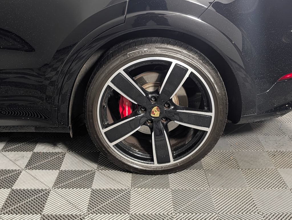 Used 2023 Porsche Cayenne GTS AWD/4WD image 12
