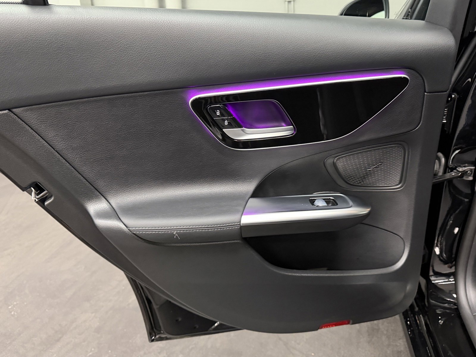 Used 2025 Mercedes-Benz C 300 4MATIC Sedan image 38