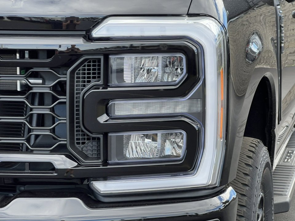 New 2026 Ford F250 Lariat w/ Black Appearance Package image 38