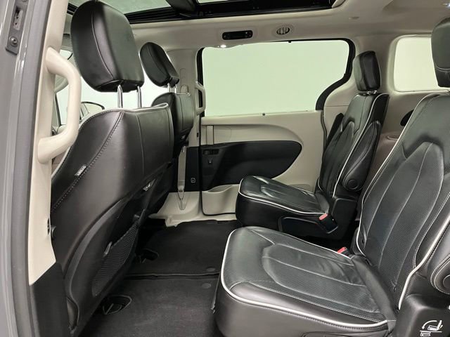 Used 2023 Chrysler Pacifica Limited FWD image 46