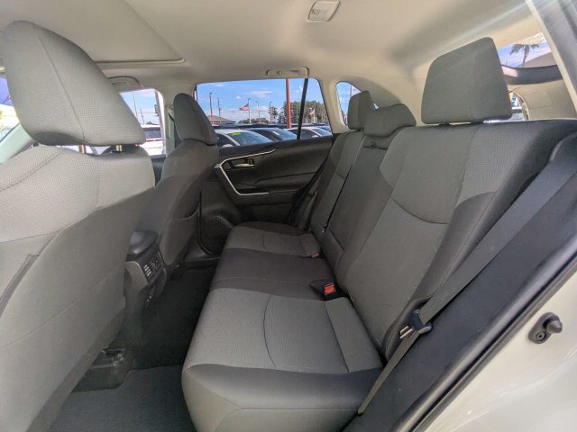 Used 2021 Toyota RAV4 XLE w/ Convenience Package FWD image 15