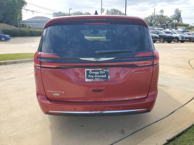 Used 2025 Chrysler Pacifica Select image 10