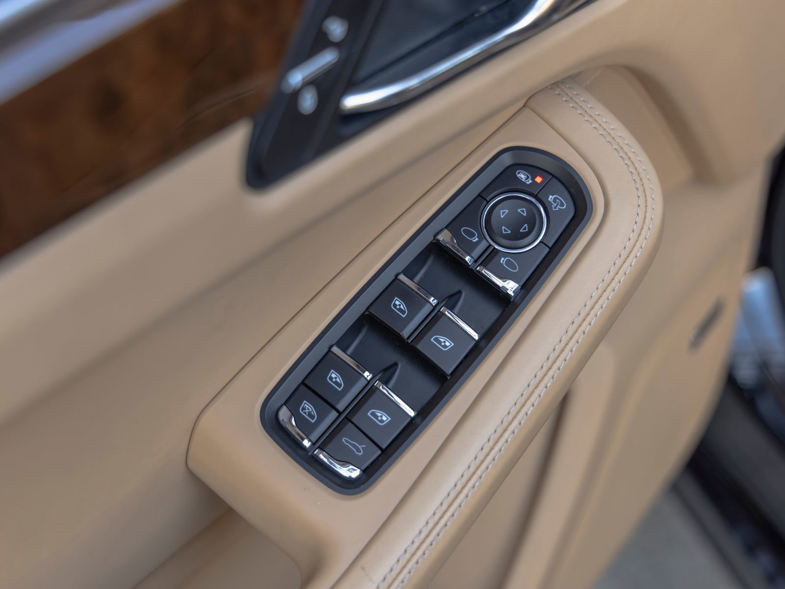 Used 2016 Porsche Macan Turbo image 23