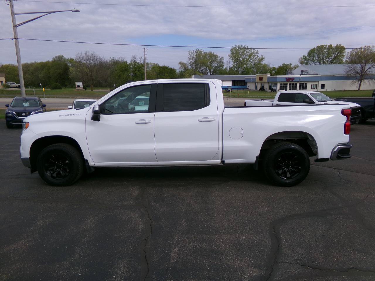 Used 2022 Chevrolet Silverado 1500 LT AWD/4WD image 7