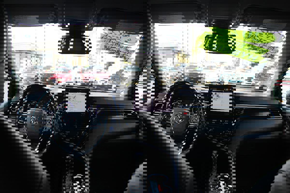 Used 2021 Toyota Camry XLE image 25