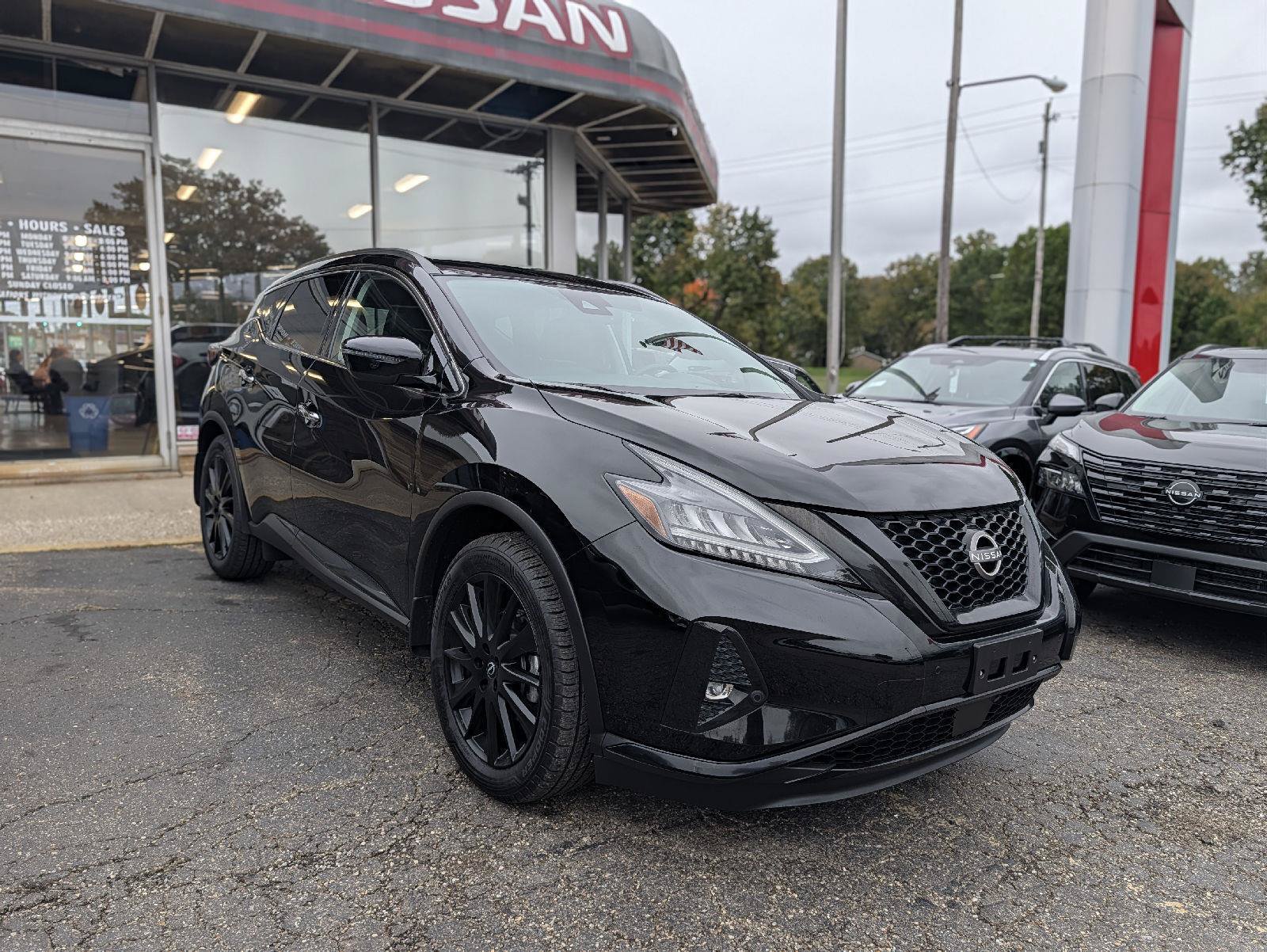 Used 2024 Nissan Murano SV w/ SV Midnight Edition Package AWD/4WD image 6