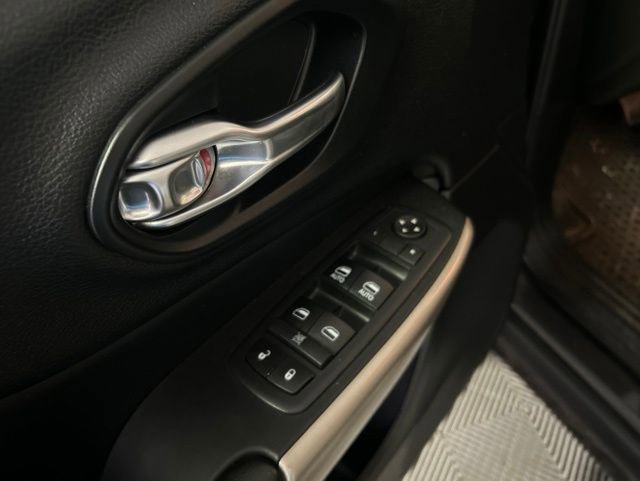 Used 2017 Jeep Cherokee Latitude w/ True North Edition AWD/4WD image 12