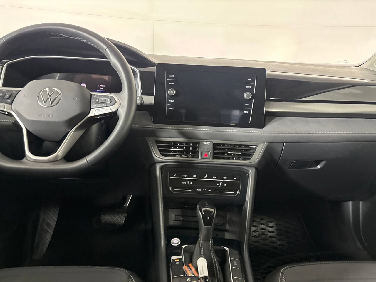 Used 2025 Volkswagen Taos SE AWD/4WD image 24