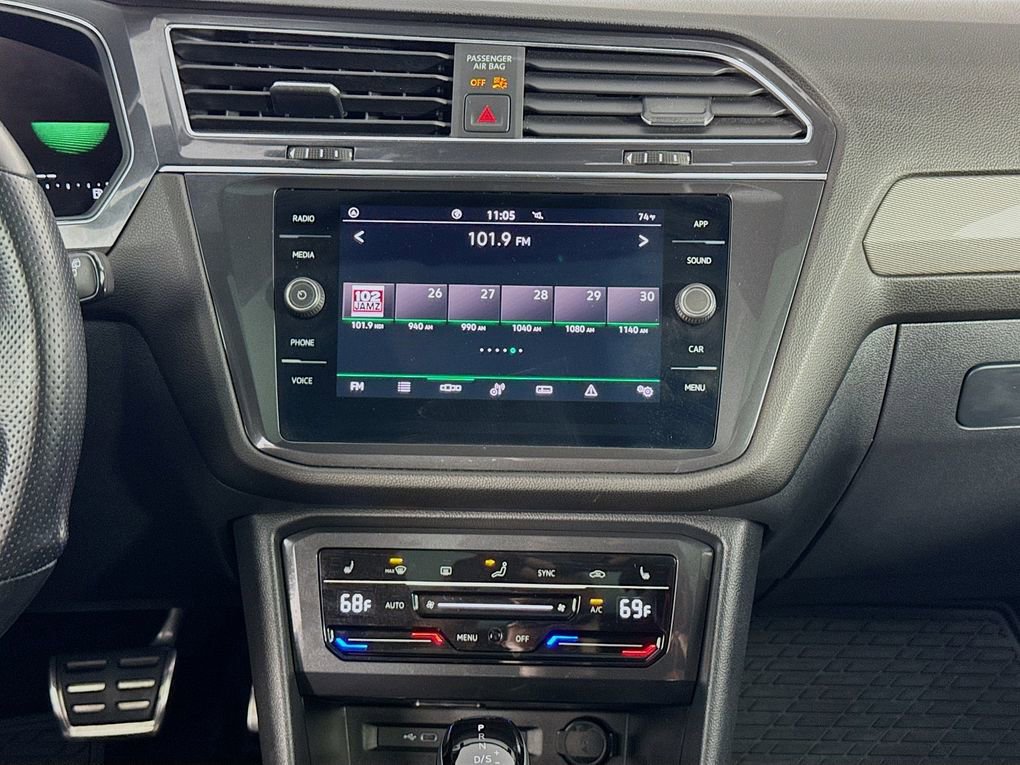 Used 2024 Volkswagen Tiguan SE R-Line image 33