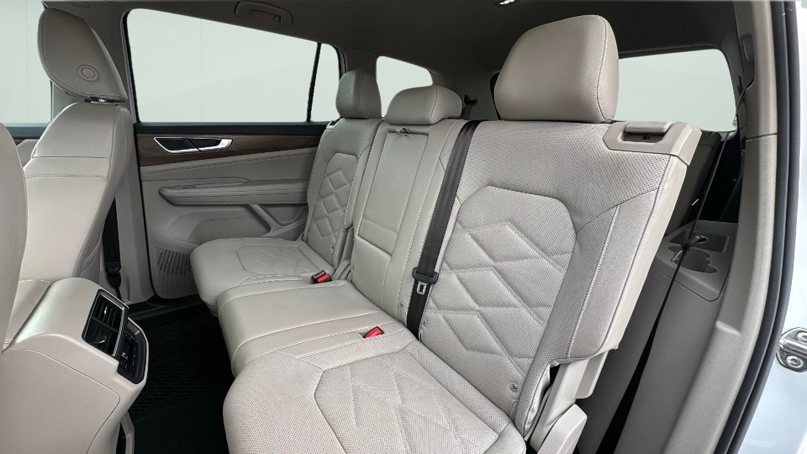 Used 2024 Volkswagen Atlas SE image 25