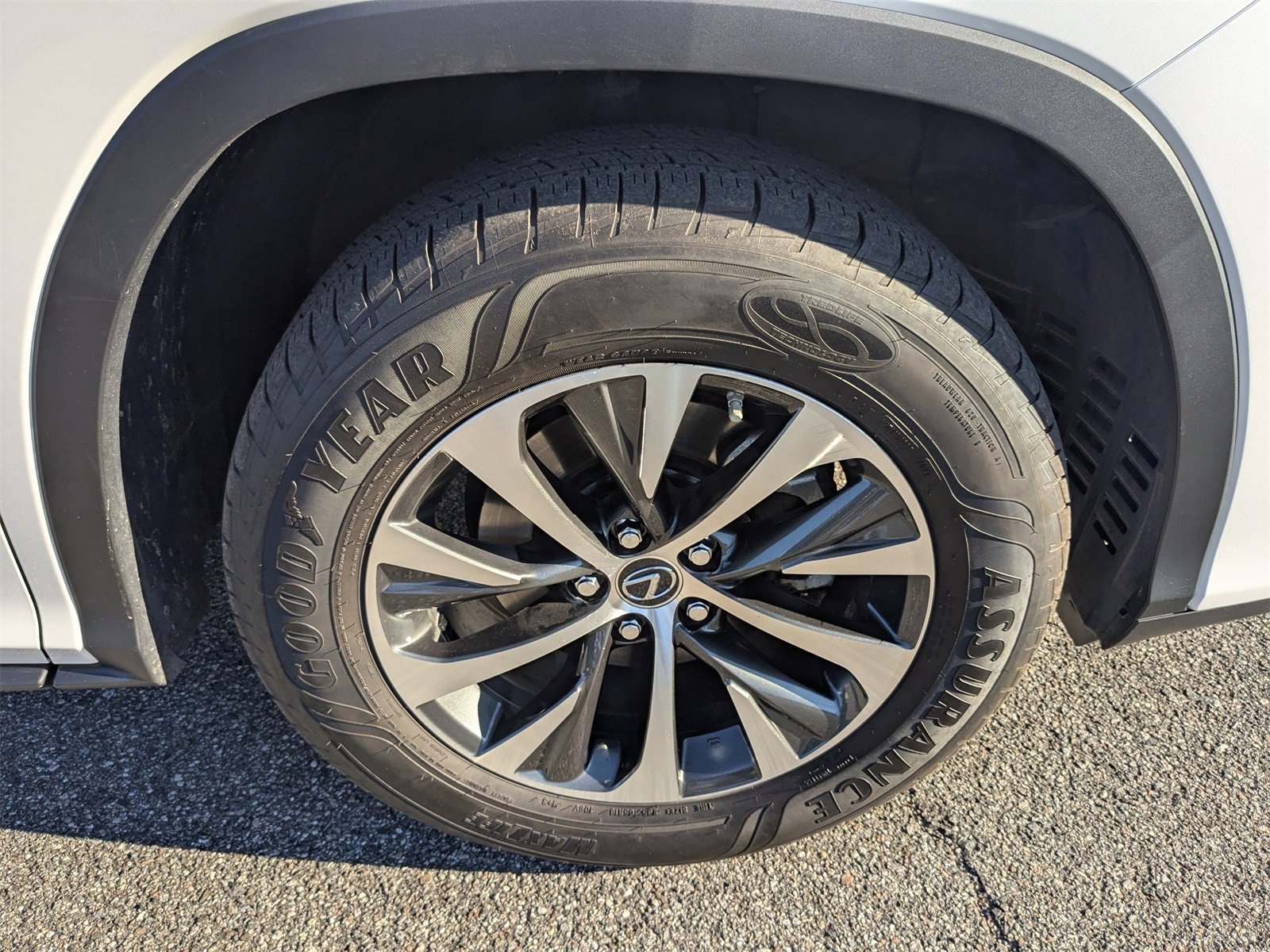 Used 2022 Lexus RX 350L Premium w/ Premium Package image 11