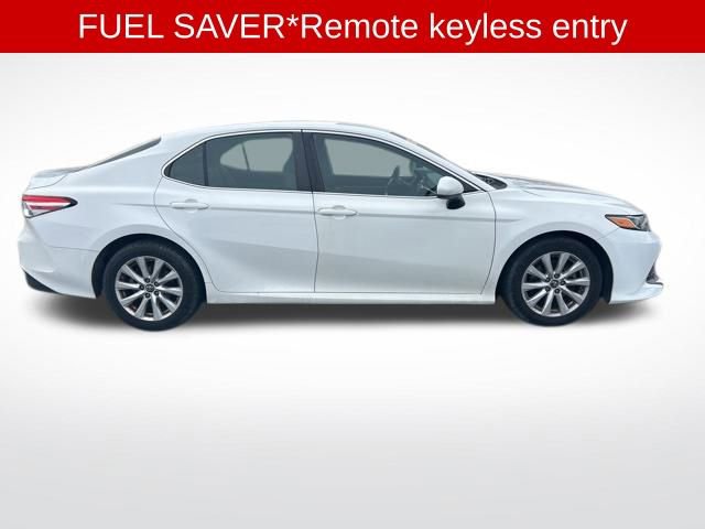 Used 2018 Toyota Camry LE image 4