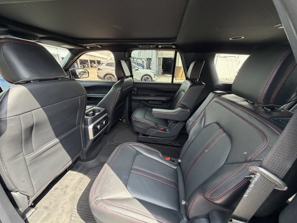 Used 2022 Ford Expedition Limited AWD/4WD image 16