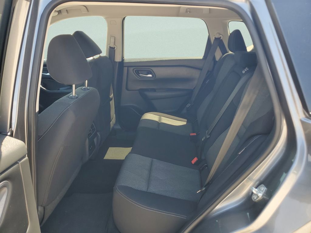 Used 2024 Nissan Rogue SV image 10