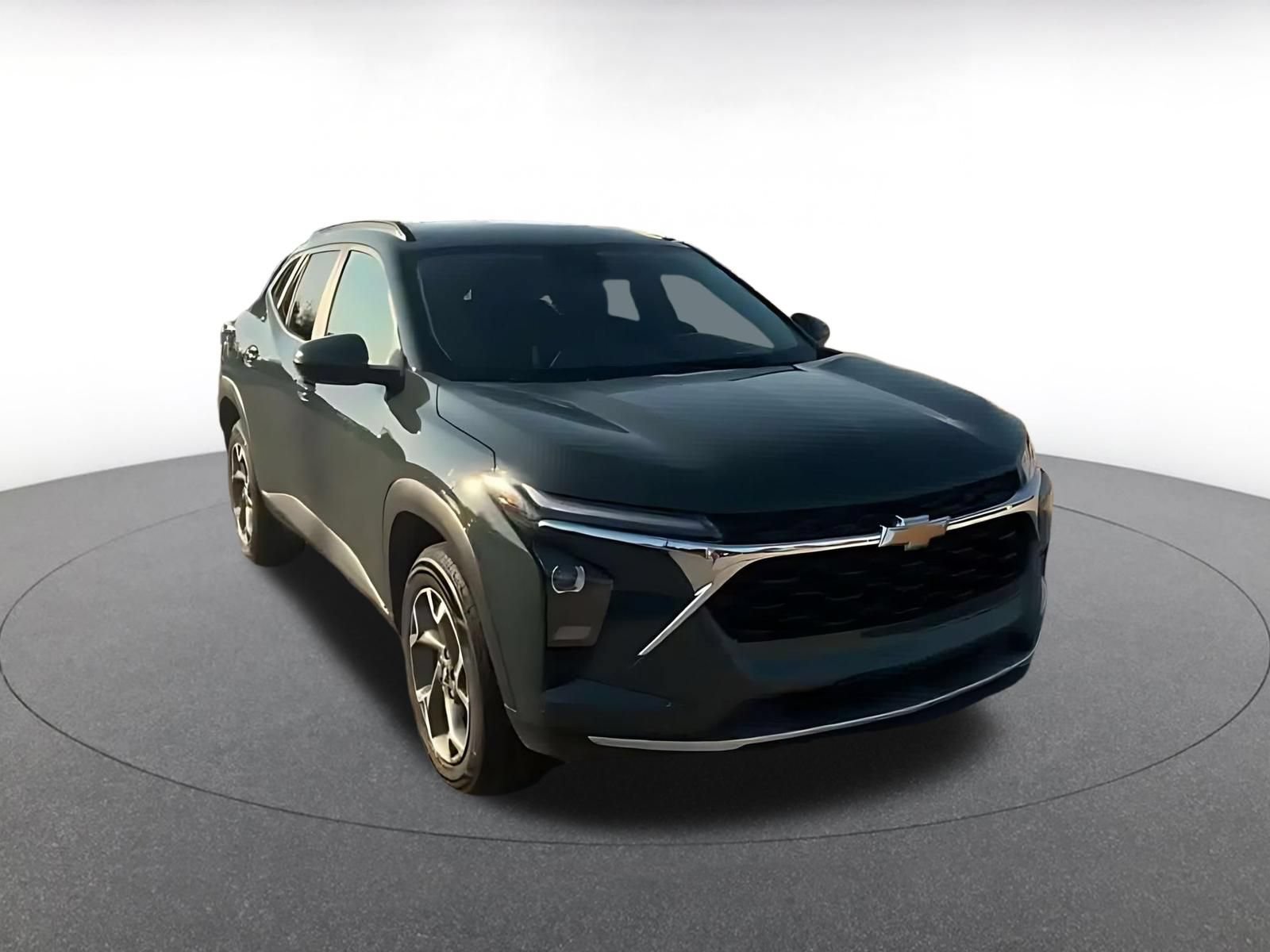 Used 2025 Chevrolet Trax LT w/ LT Convenience Package FWD image 3