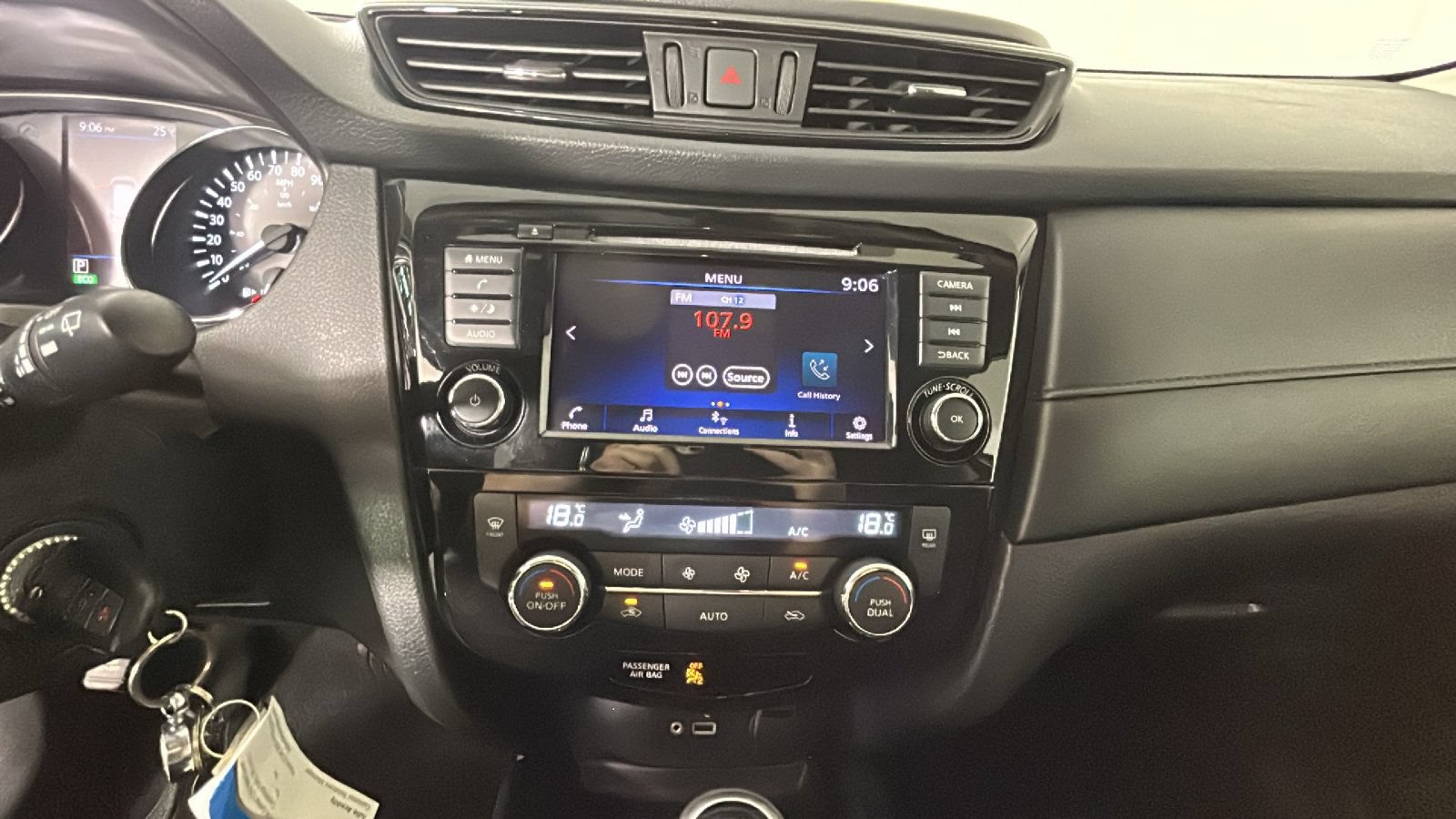 Used 2020 Nissan Rogue S FWD image 25