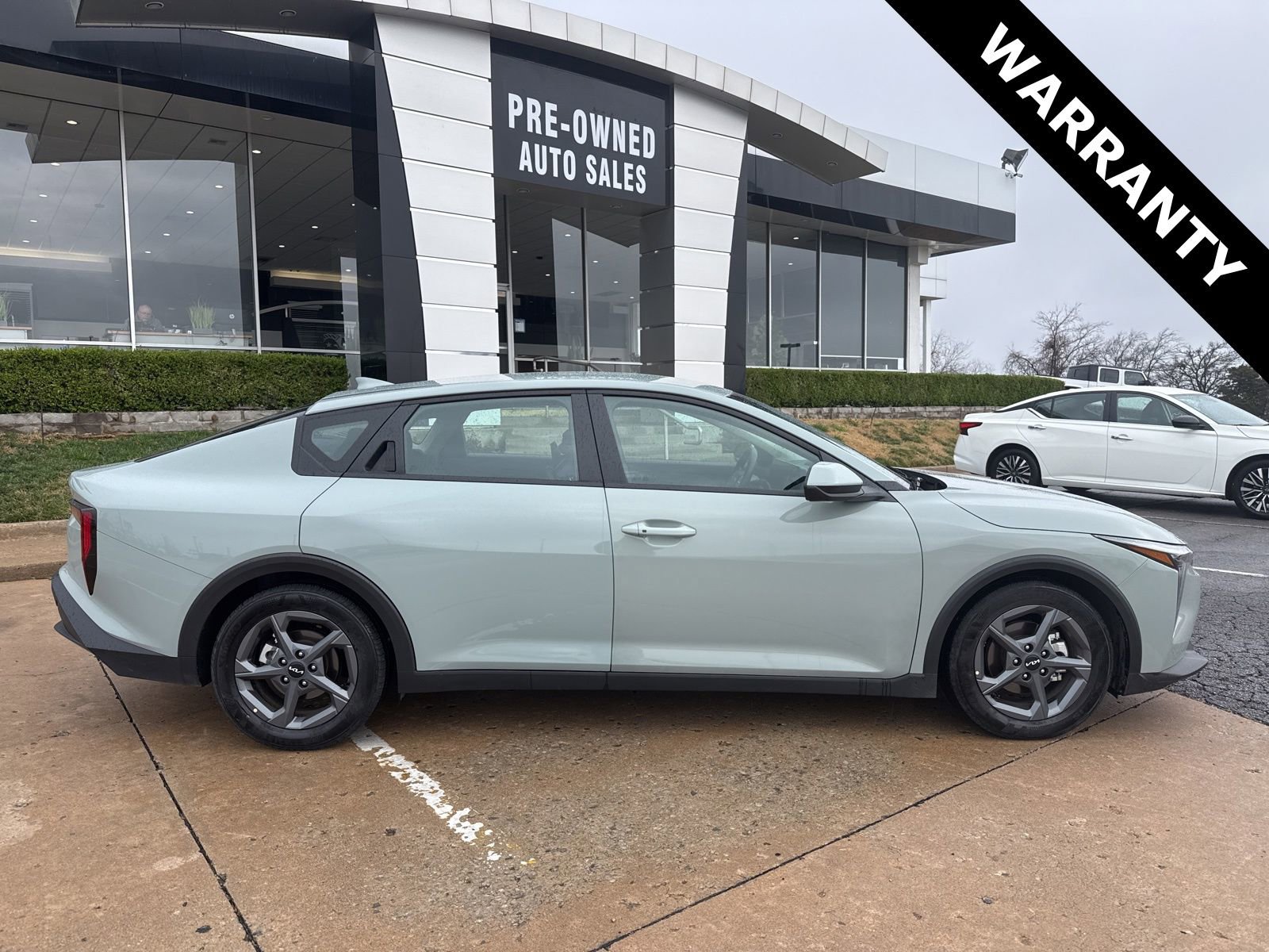 Used 2025 Kia K4 LXS image 2