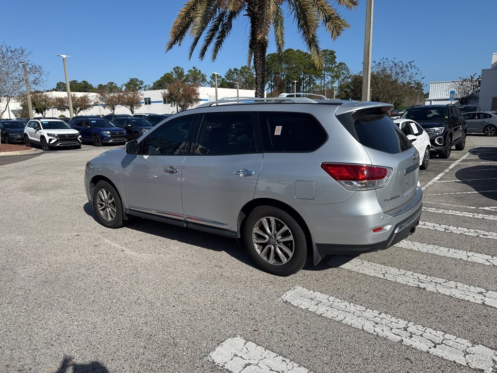 Used 2015 Nissan Pathfinder SL w/ SL Tech Package image 4