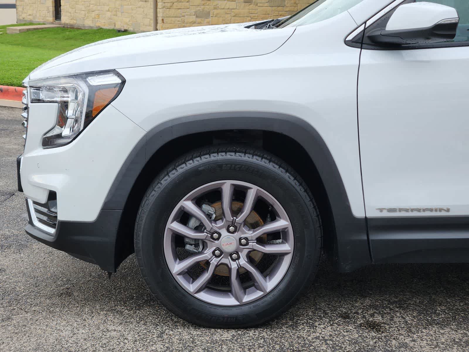 Used 2022 GMC Terrain SLT w/ Tech Package FWD image 8