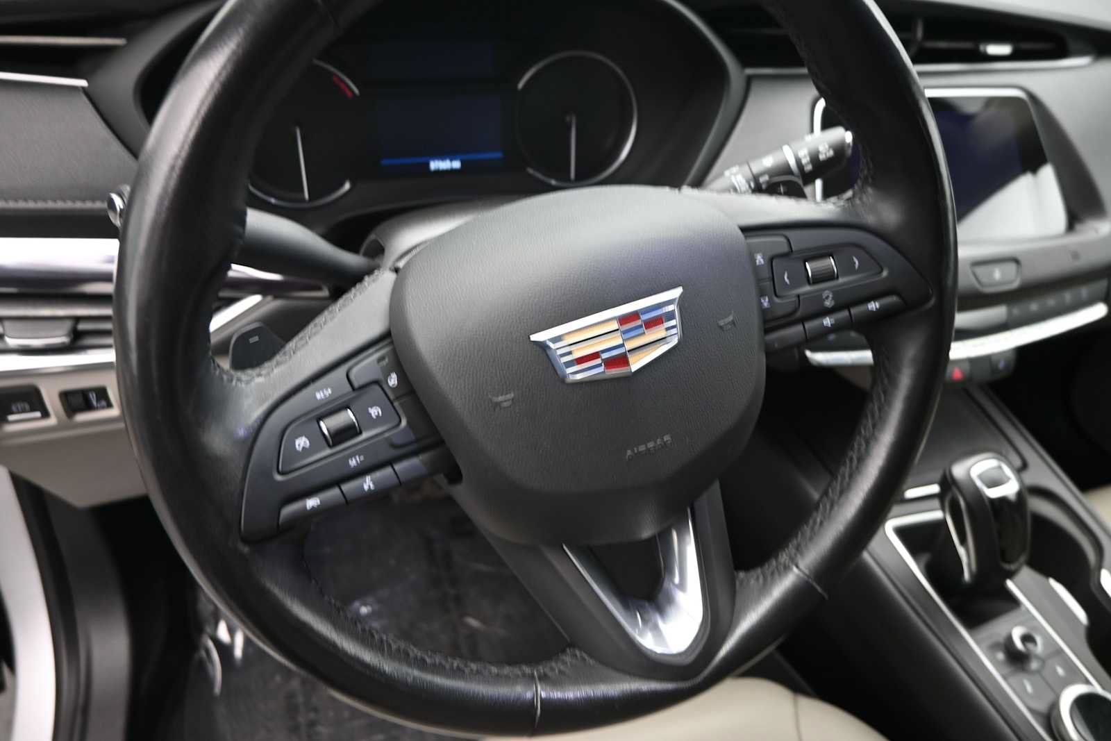 Used 2019 Cadillac XT4 Luxury w/ Cold Weather Package AWD/4WD image 14
