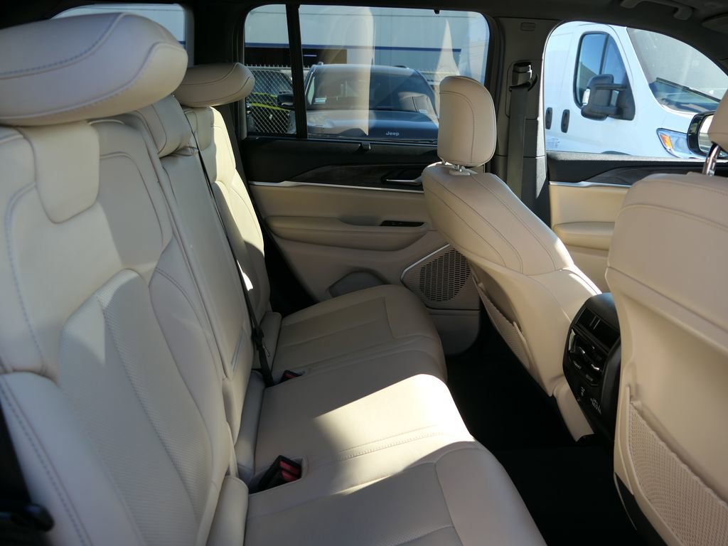 Used 2022 Jeep Grand Cherokee Limited 4xe w/ Luxury Tech Group II image 21