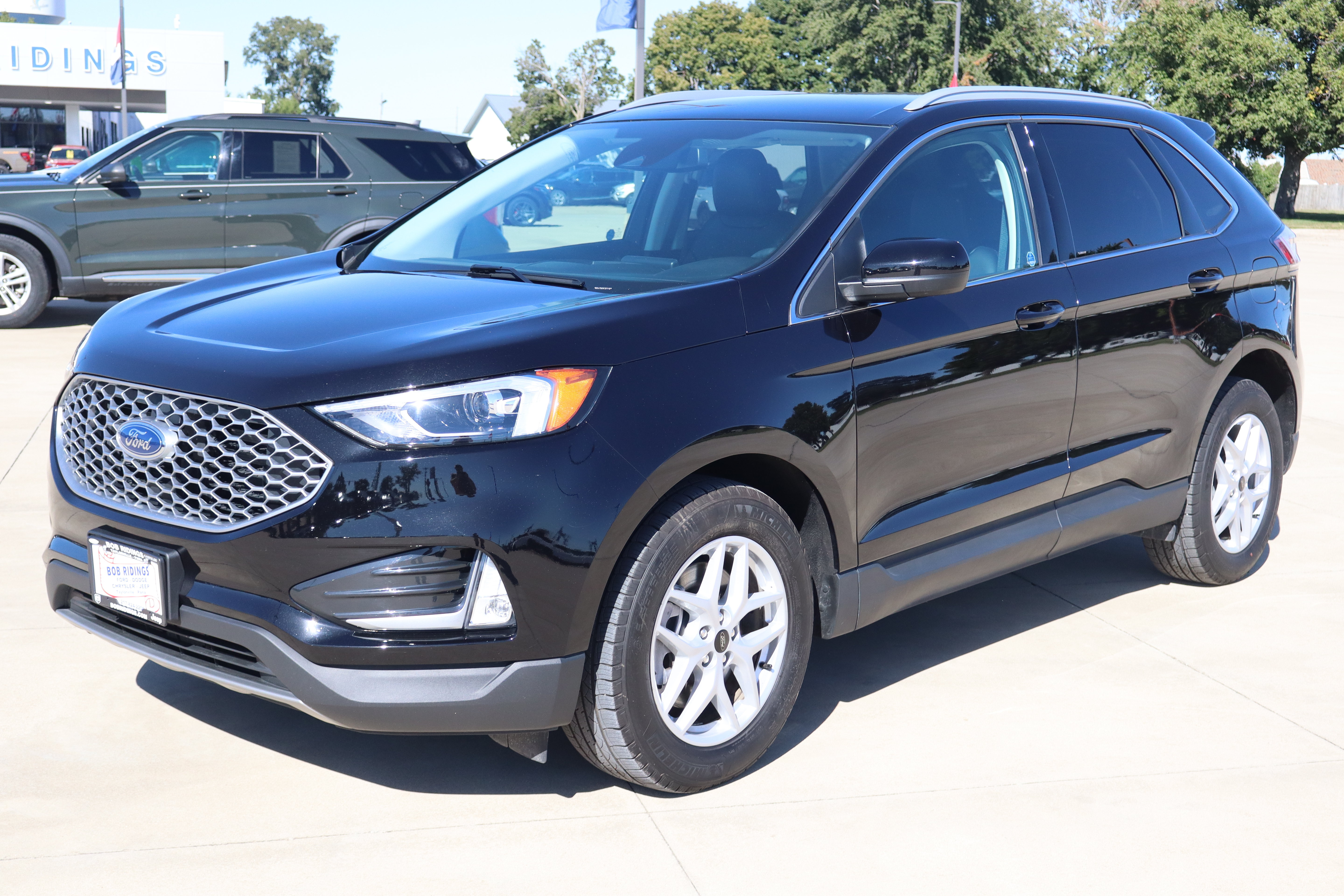 Used 2024 Ford Edge SEL w/ Convenience Package AWD/4WD image 2