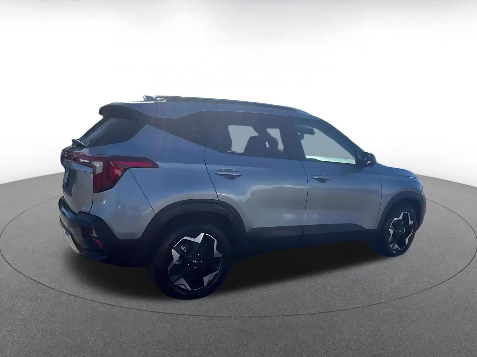 Used 2025 Kia Seltos S FWD image 14