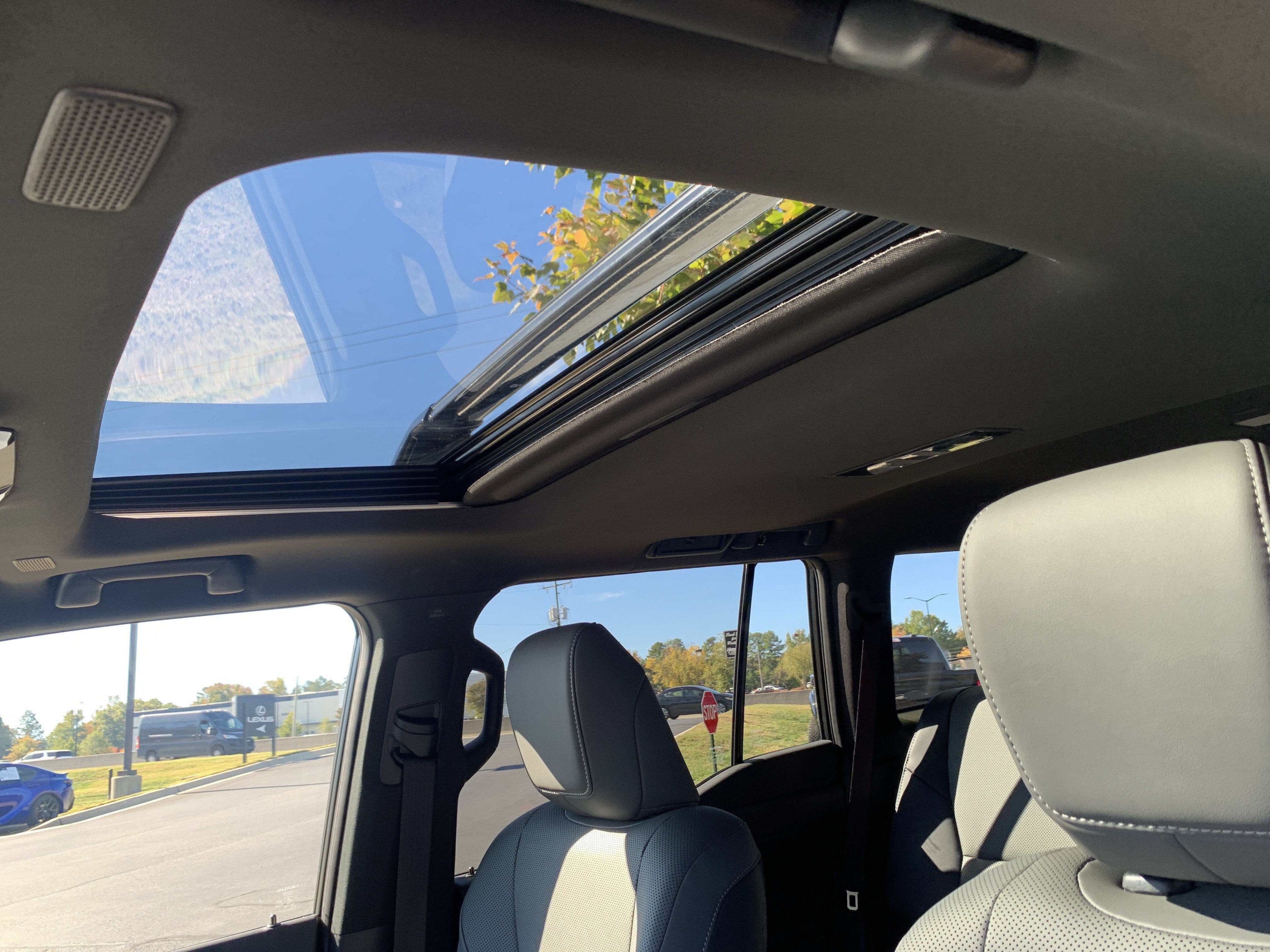 Used 2026 Lexus GX 550 w/ Accessory Package (2T) AWD/4WD image 28